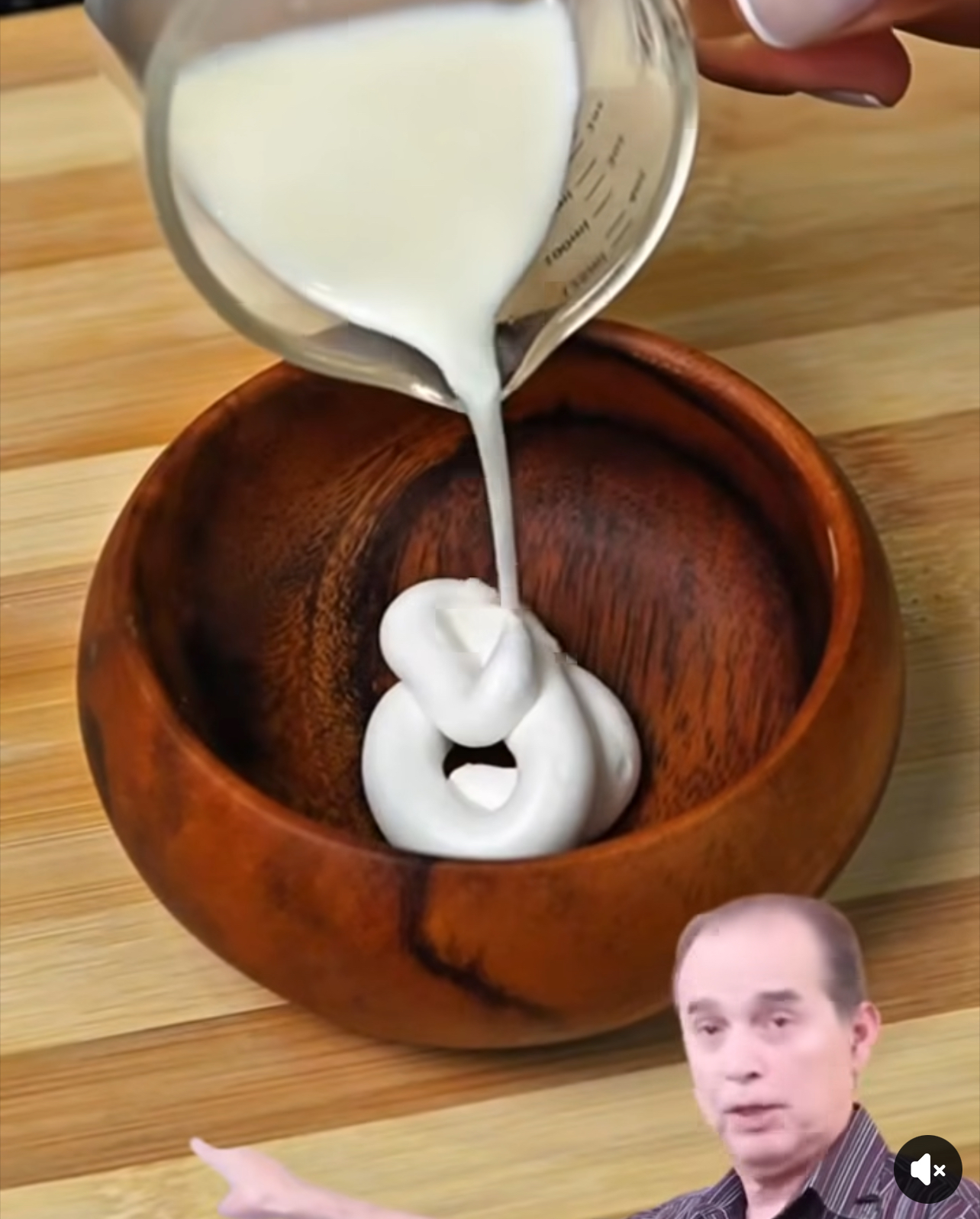 Mezclar café con pasta dental: la poderosa mascarilla casera